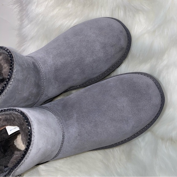 UGG Boots size 10 New in box - Picture 6 of 15